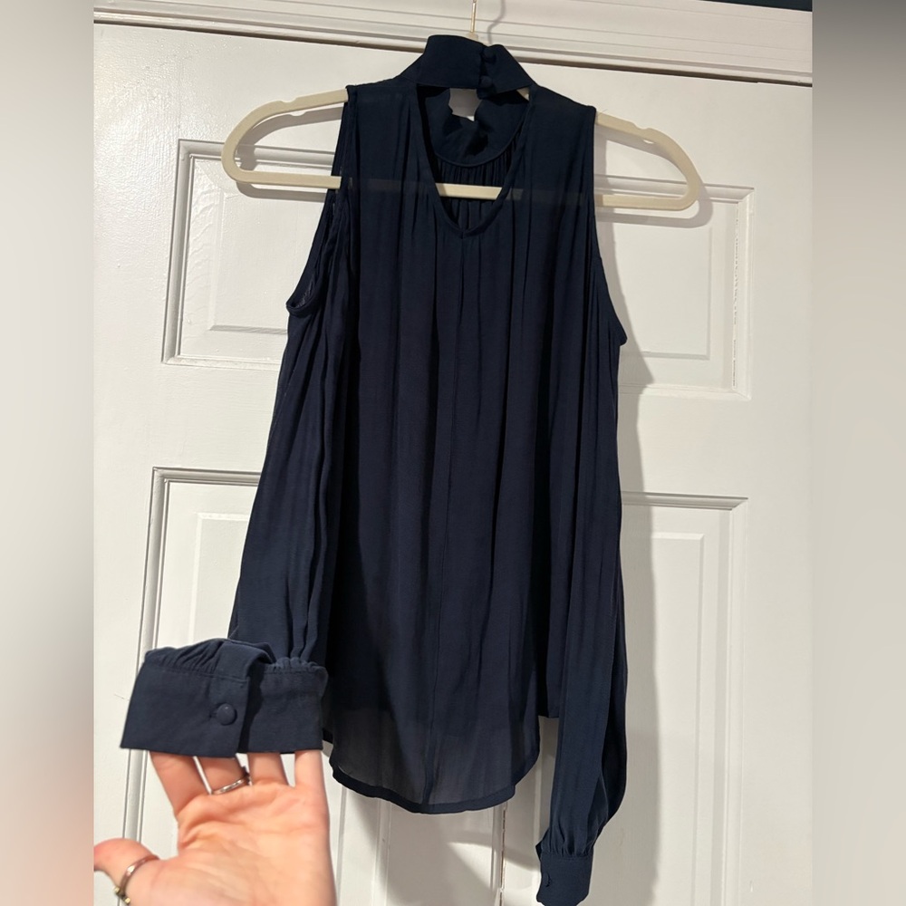 A Classy Chic Boutique Navy Pleated Blouse - Picture 2 of 3